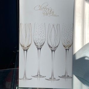 Cheers Party 4 Flute glasses by MIKASA